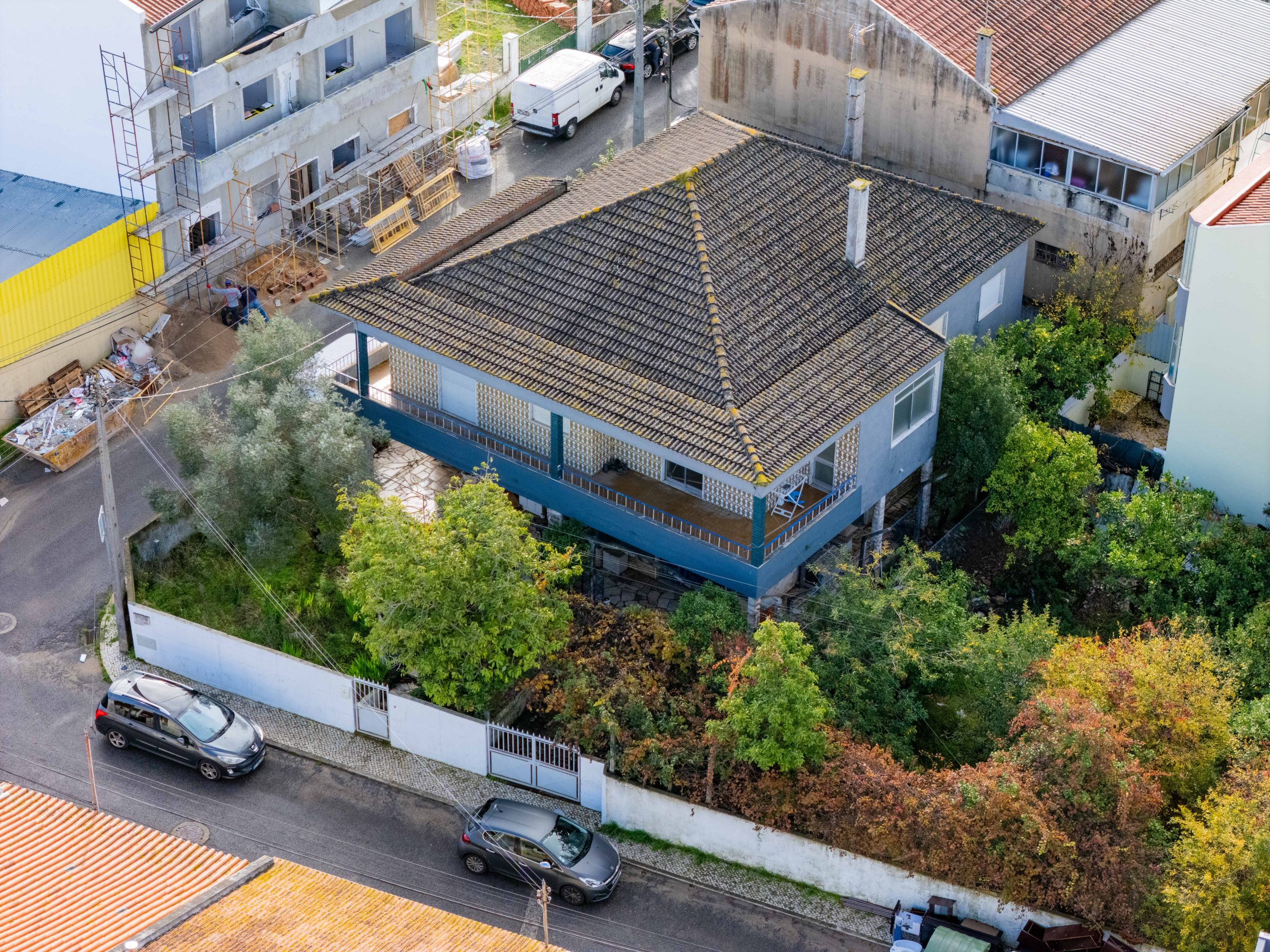 Loures Investment Building — Real Estate