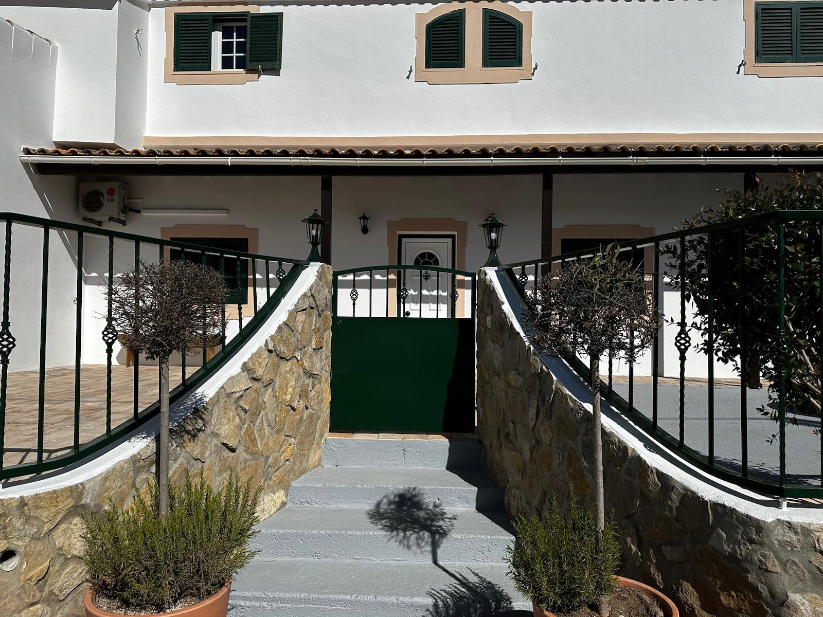 Serra do Caldeirão Villa — Real Estate